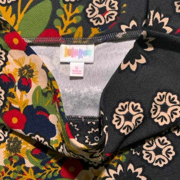 LuLaRoe Small Cassie‎ Pencil Skirt Floral Geometric Black Tan Red (I) - Picture 4 of 4